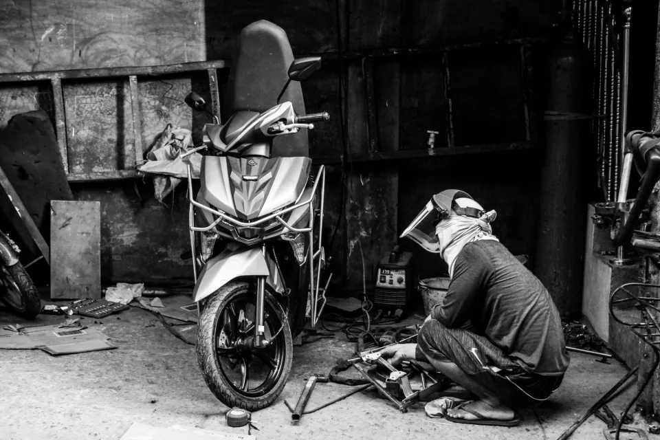 Khu sửa chữa xe máy